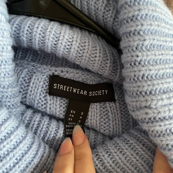 Cropped cowl neck sweater - Picture 3 of 3